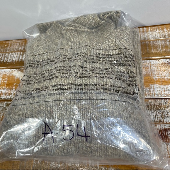 Vintage Abercrombie & Fitch Men Sweater Top Size M Color Tan - Picture 8 of 8